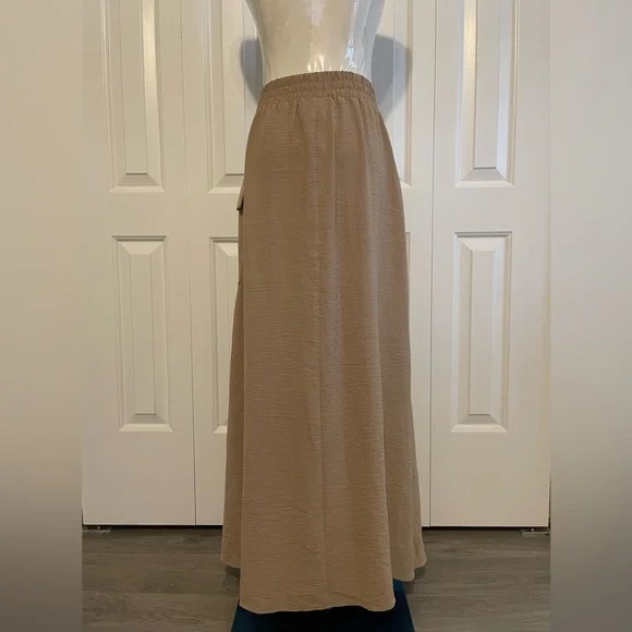 2/$22. NYCO Tan Safari-Style, Crinkled Elastic Waist Skirt w/Cargo Pockets NWT - Picture 3 of 4